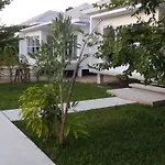 2 Bed Villa 15 Min Walk To Beach